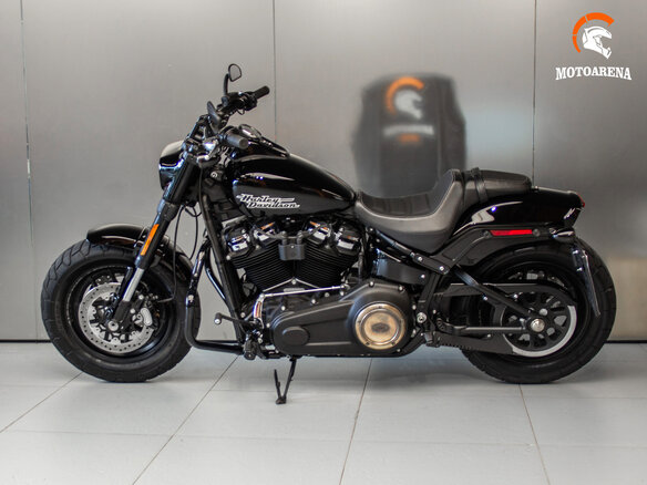 2017 Harley-Davidson Fat Bob, чёрный, 1438627 рублей - вид 4