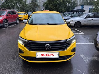 2021 Volkswagen Polo VI, жёлтый, 999000 рублей, вид 2