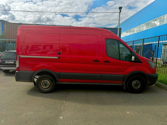 2017 Ford Transit, красный, 3000000 рублей - вид 2