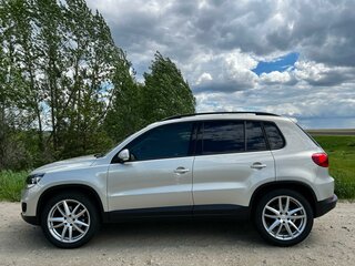 2012 Volkswagen Tiguan I Рестайлинг, серебристый, 1400000 рублей, вид 2