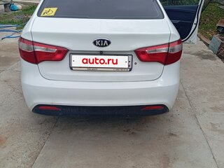 2013 Kia Rio III, белый, 900000 рублей, вид 2