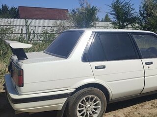 1985 Toyota Corolla V (E80), белый, 250000 рублей, вид 3