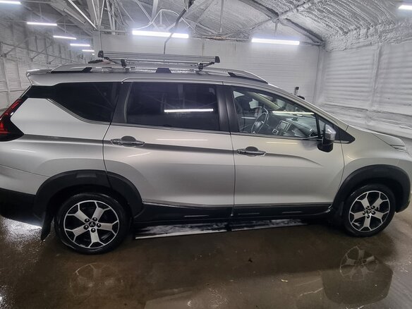 2023 Mitsubishi Xpander Cross I, серый, 2800000 рублей - вид 2