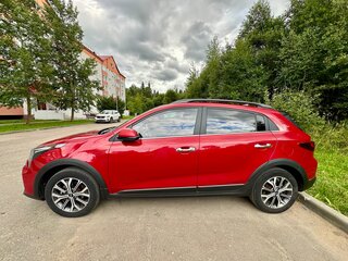 2021 Kia Rio X IV Рестайлинг, красный, 1800000 рублей, вид 4