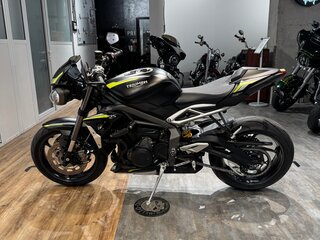 2020 Triumph Street Triple, чёрный, 999000 рублей, вид 5