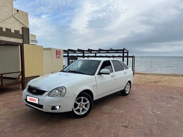 2014 Lada (ВАЗ) Priora I Рестайлинг, белый, 500000 рублей - вид 1