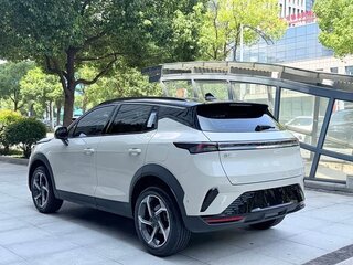 2025 Lynk & Co 06 I Рестайлинг, бежевый, 1655999 рублей, вид 4