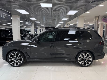 2026 BMW X7 40d I (G07) Рестайлинг, серый, 17999000 рублей, вид 4