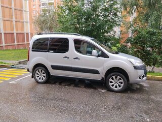 2013 Citroen Berlingo II Рестайлинг, серебристый, 550000 рублей, вид 2