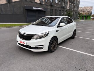 2016 Kia Rio III Рестайлинг, белый, 700000 рублей, вид 1