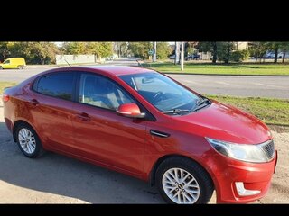 2013 Kia Rio 5-speed III, красный, 900000 рублей, вид 1