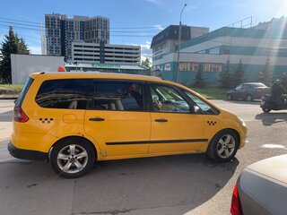 2014 Ford Galaxy II Рестайлинг, жёлтый, 699000 рублей, вид 2