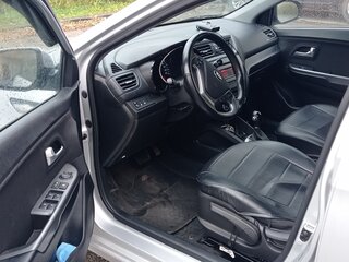 2016 Kia Rio III Рестайлинг, серебристый, 1400000 рублей, вид 5