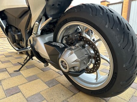 2010 Honda VFR 1200, белый, 720000 рублей, вид 5
