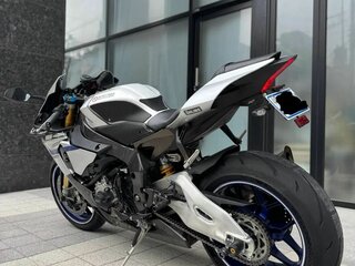 2016 Yamaha YZF-R1, красный, 1899000 рублей, вид 3