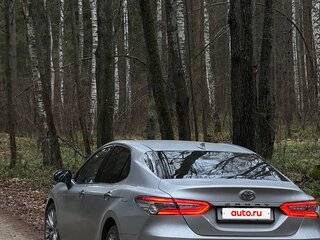 2020 Toyota Camry VIII (XV70), серебристый, 3000000 рублей, вид 2