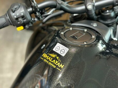 2025 Royal Enfield Himalayan, чёрный, 594000 рублей, вид 3