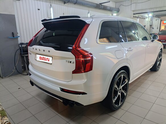2022 Volvo XC90 II Рестайлинг 1, белый, 4850000 рублей - вид 9