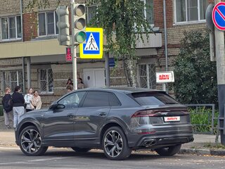 2018 Audi Q8 55 TFSI I (4M), серый, 6055000 рублей, вид 5