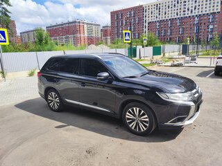 2015 Mitsubishi Outlander III Рестайлинг 2, чёрный, 1700000 рублей, вид 2