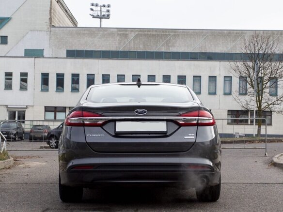 2018 Ford Fusion (North America) II Рестайлинг, серый, 1200000 рублей - вид 5