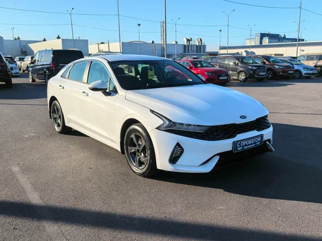 2020 Kia K5 III, белый, 1450000 рублей, вид 3