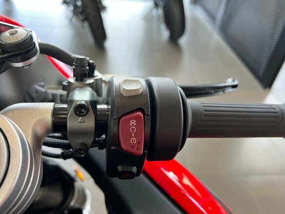 2026 QJMotor SRK 921 RR, красный, 1200000 рублей - вид 8