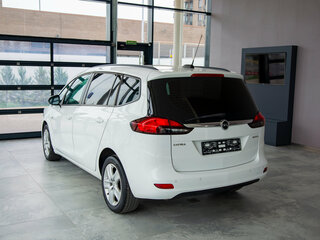 2017 Opel Zafira CNG C Рестайлинг, белый, 2050000 рублей, вид 4