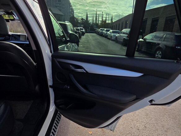 2014 BMW X5 30d III (F15), белый, 3400000 рублей - вид 24