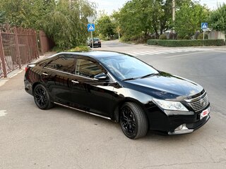 2011 Toyota Camry VII (XV50), чёрный, 2550000 рублей, вид 3
