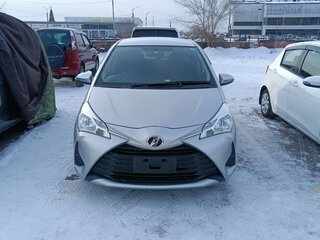 2018 Toyota Vitz III (XP130) Рестайлинг 2, серебристый, 1070000 рублей, вид 5