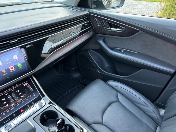 2020 Audi Q8 55 TFSI I (4M), серый, 5863200 рублей - вид 18