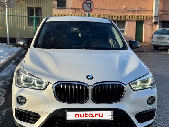 2017 BMW X1 20i xDrive II (F48), белый, 2400000 рублей - вид 12