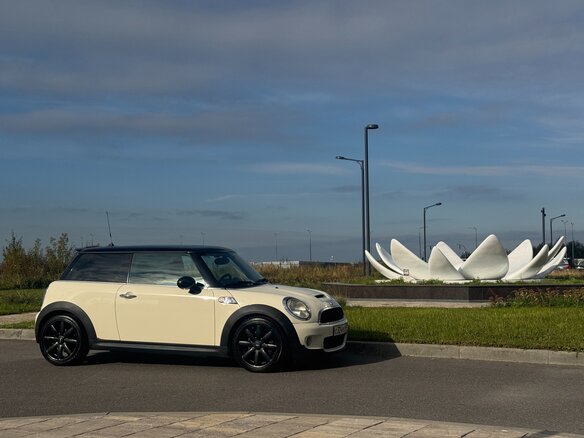 2008 Mini Hatch Cooper S II (R56), белый, 900000 рублей - вид 2