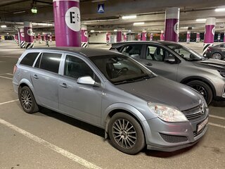 2011 Opel Astra H Рестайлинг, серебристый, 560000 рублей, вид 2