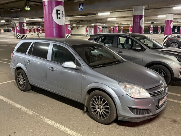 2011 Opel Astra H Рестайлинг, серебристый, 560000 рублей - вид 1