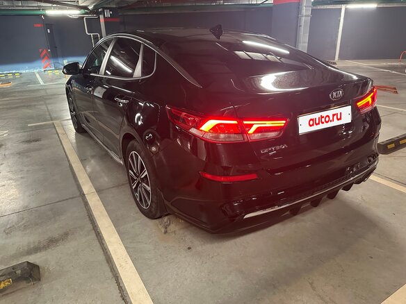 2019 Kia Optima IV Рестайлинг, чёрный, 3000000 рублей - вид 4