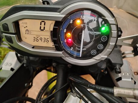 2012 Triumph Tiger 800, золотистый, 668000 рублей, вид 3