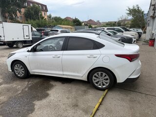2021 Hyundai Solaris II Рестайлинг, белый, 1080000 рублей, вид 2