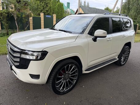 2022 Toyota Land Cruiser 300 Series, белый, 7800000 рублей, вид 2