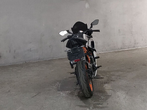 2017 KTM RC 390, белый - вид 3
