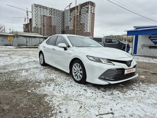2018 Toyota Camry VIII (XV70), белый, 2450000 рублей, вид 1