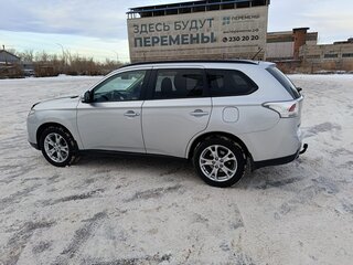 2013 Mitsubishi Outlander III, серебристый, 1649000 рублей, вид 4