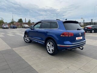 2016 Volkswagen Touareg II Рестайлинг, синий, 3370000 рублей, вид 1