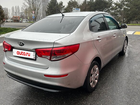 2016 Kia Rio III Рестайлинг, белый, 790000 рублей - вид 1