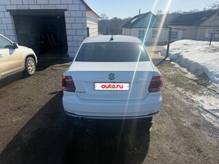 2018 Volkswagen Polo V Рестайлинг, белый, 1400000 рублей, вид 4