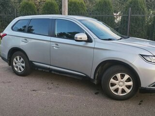 2015 Mitsubishi Outlander III Рестайлинг 2, серебристый, 1380000 рублей, вид 3