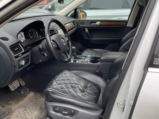 2017 Volkswagen Touareg II Рестайлинг, белый, 2800000 рублей, вид 5