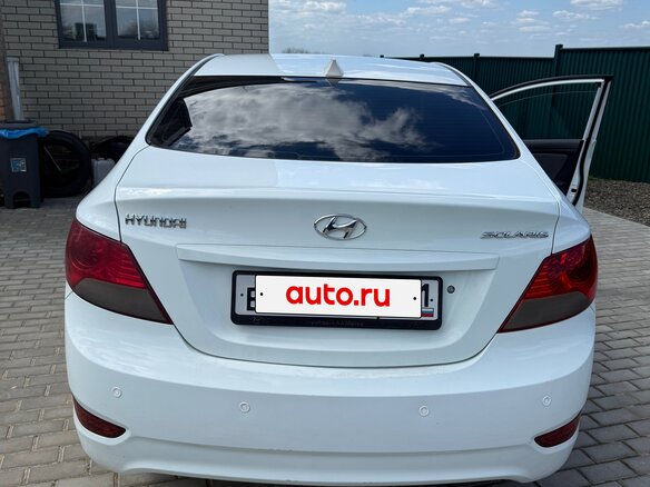 2013 Hyundai Solaris I, белый, 995000 рублей - вид 3