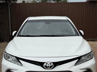2019 Toyota Camry VIII (XV70), белый, 2000000 рублей, вид 2